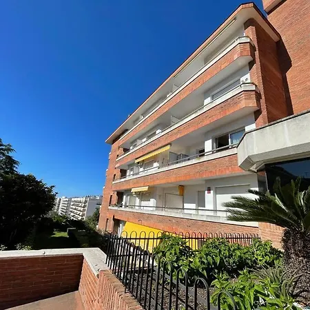 Apartment Family Oasis: Year-round Beachside In Lloret de Mar